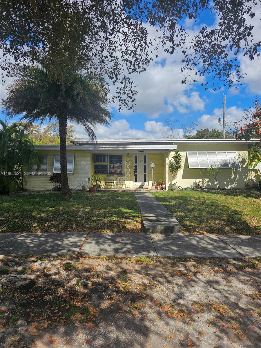 FIXER UPPER. 3BED/2BATH + Den. On a Spacious Corner lot. Come and enjoy living in a sought after and peaceful community in West Miami. Make your appointment today! Owner Agent.