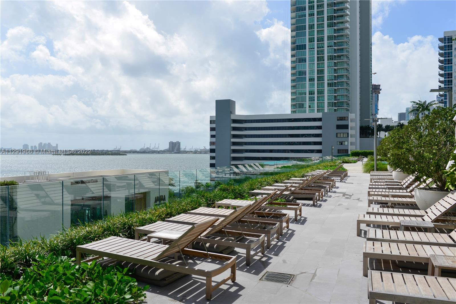 PARAISO BAY CONDO - Residential Lease