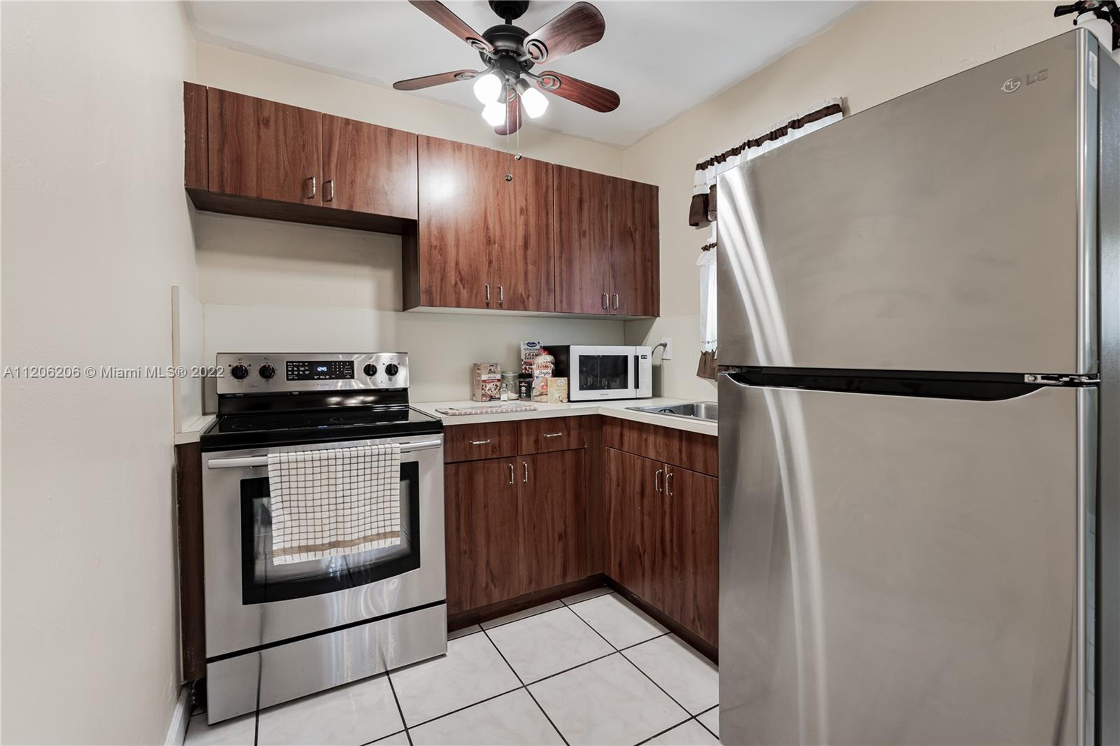 SO MIAMI HEIGHTS MANOR - Residential
