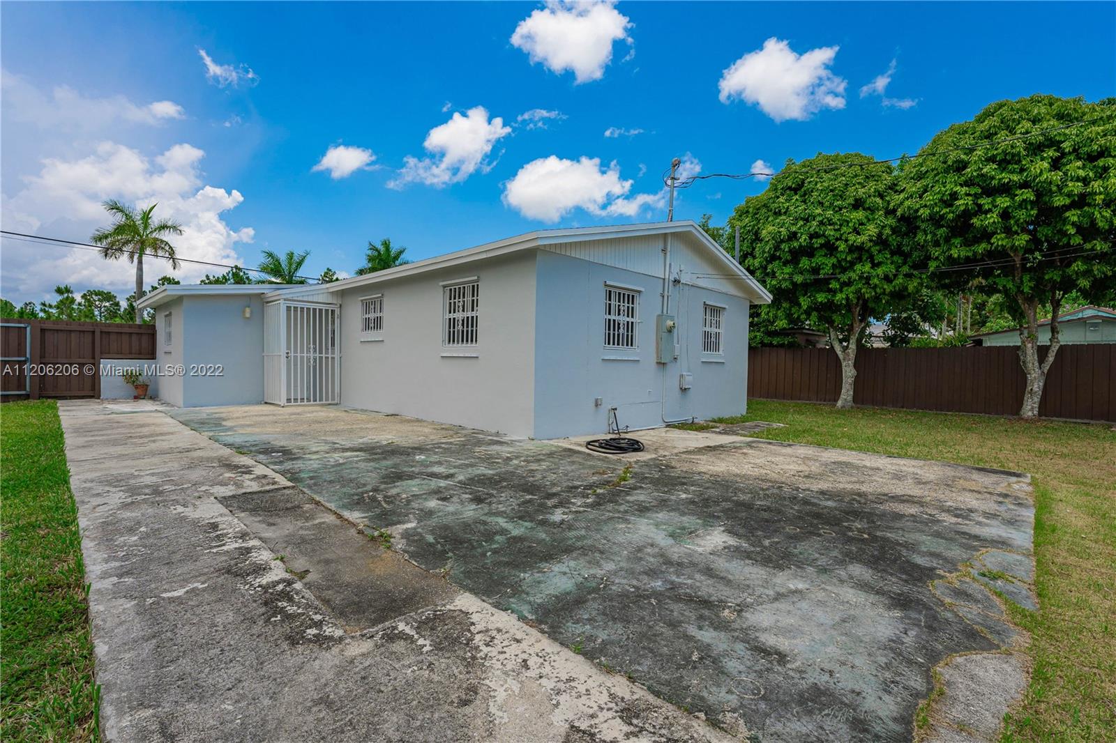 SO MIAMI HEIGHTS MANOR - Residential
