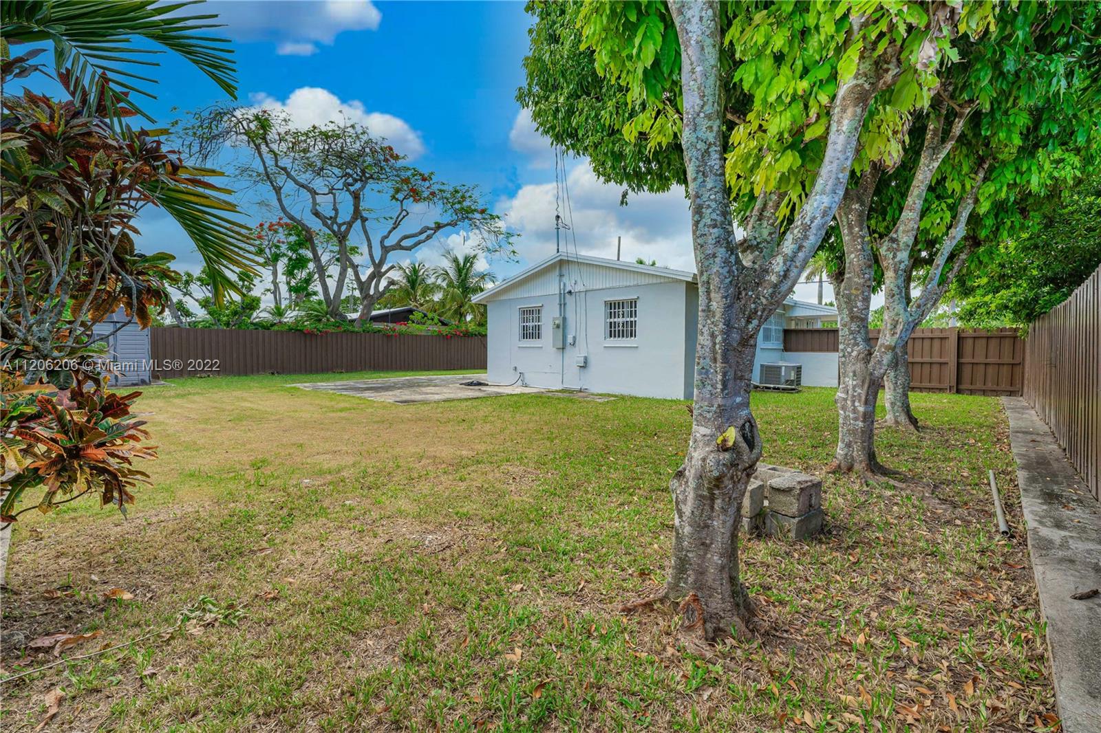 SO MIAMI HEIGHTS MANOR - Residential