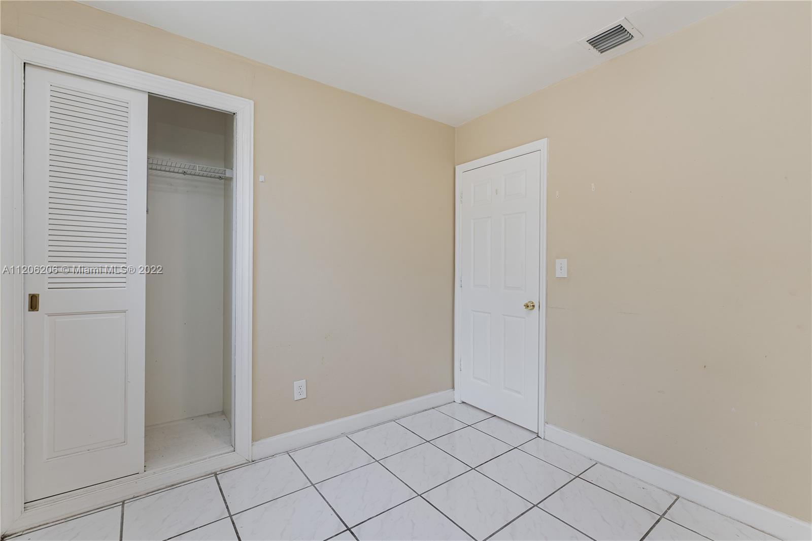 SO MIAMI HEIGHTS MANOR - Residential