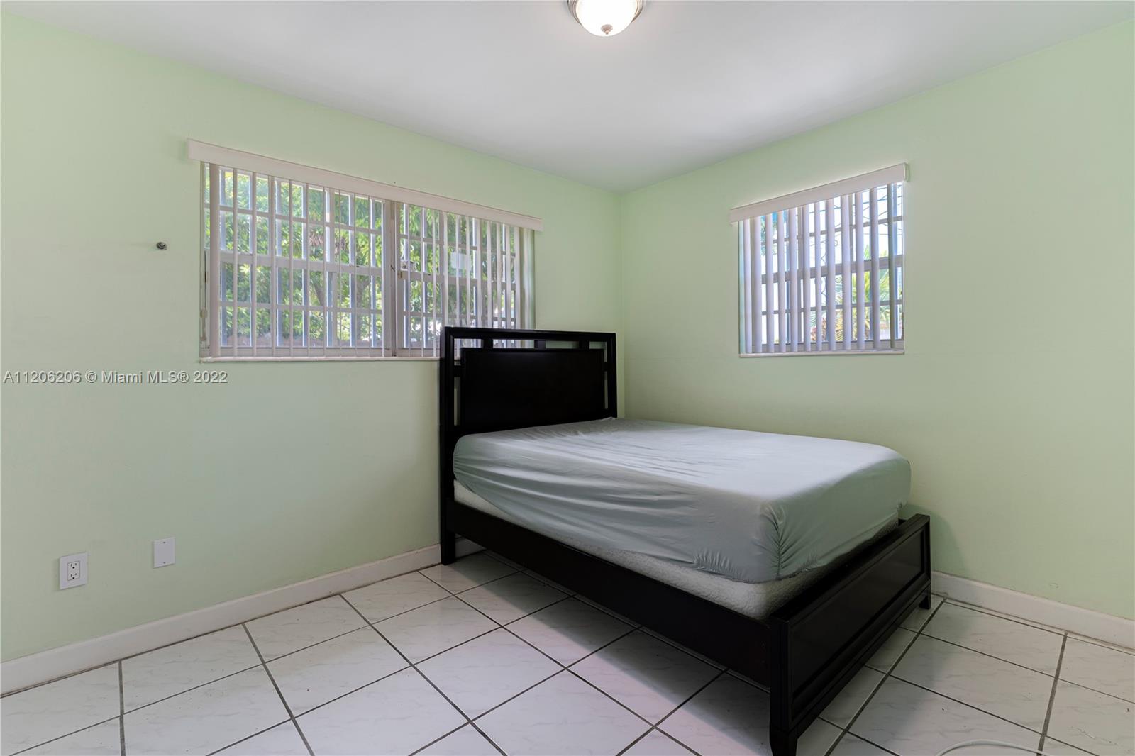 SO MIAMI HEIGHTS MANOR - Residential