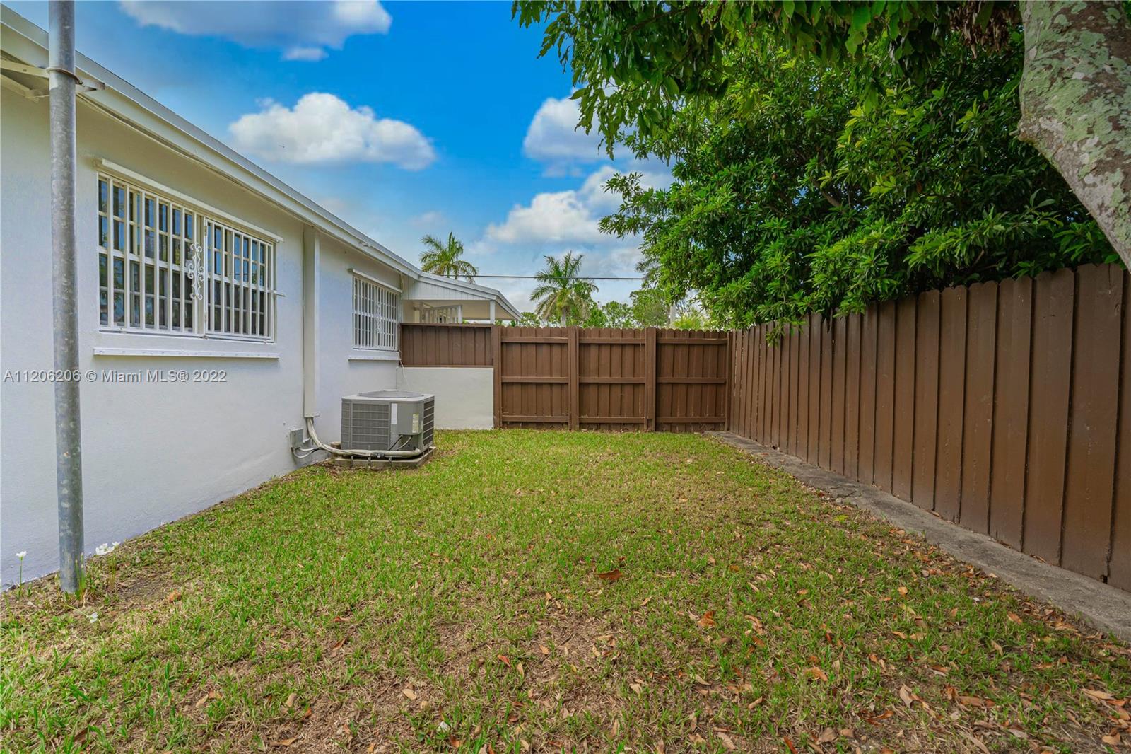 SO MIAMI HEIGHTS MANOR - Residential