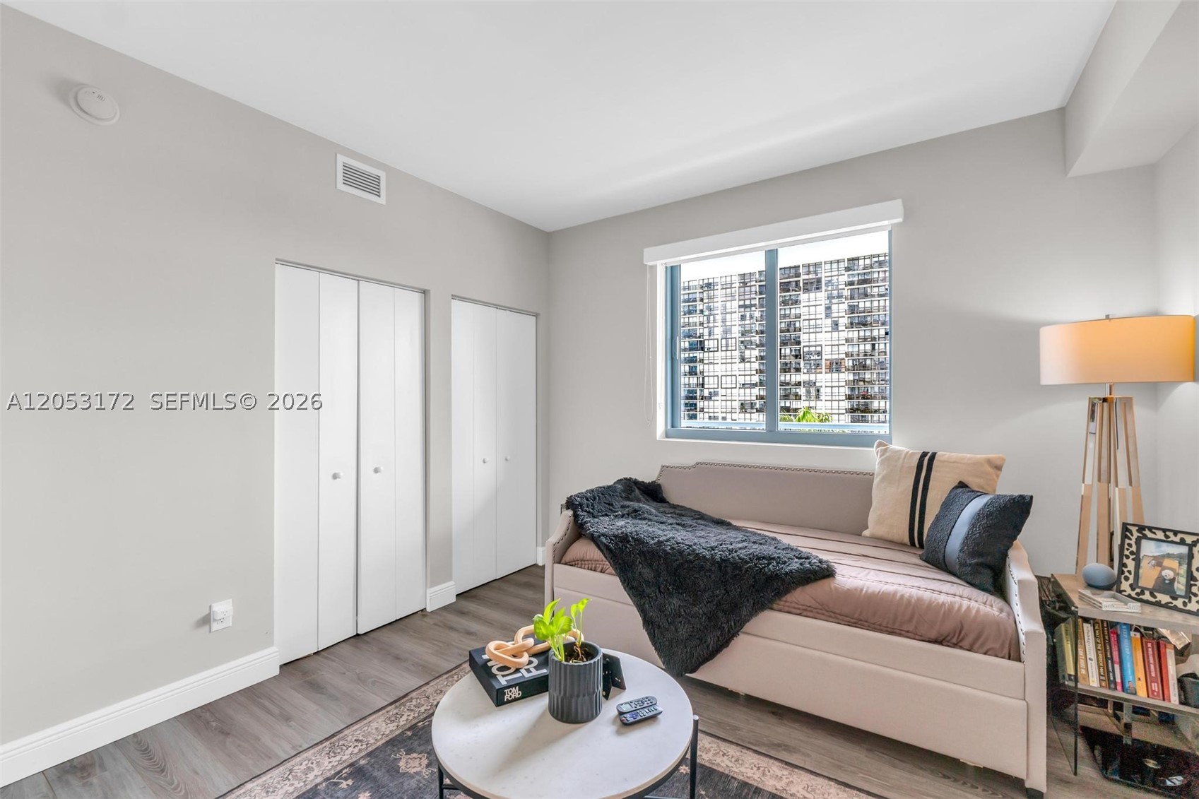 BLUE CONDO - Residential Lease