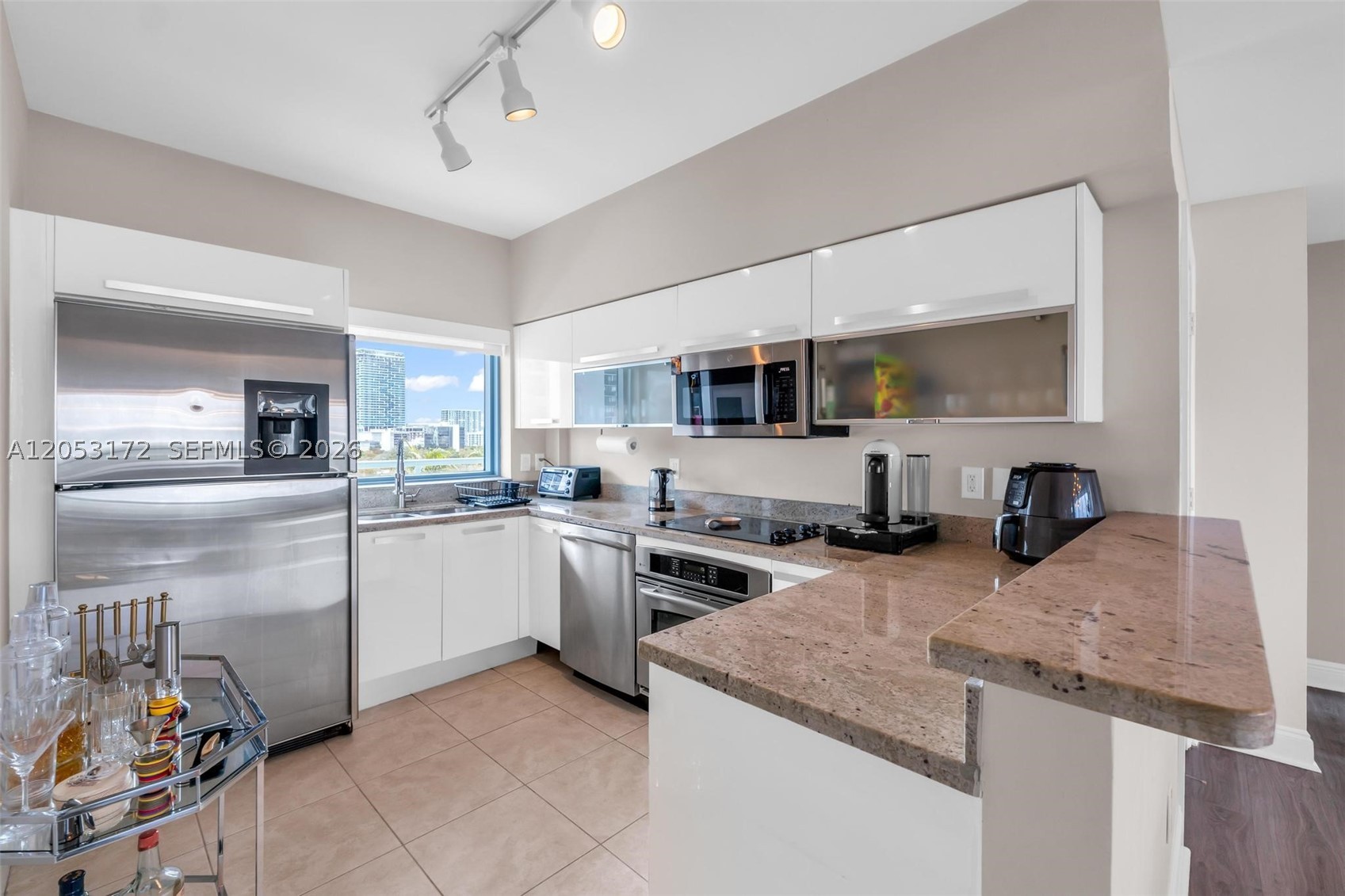 BLUE CONDO - Residential Lease