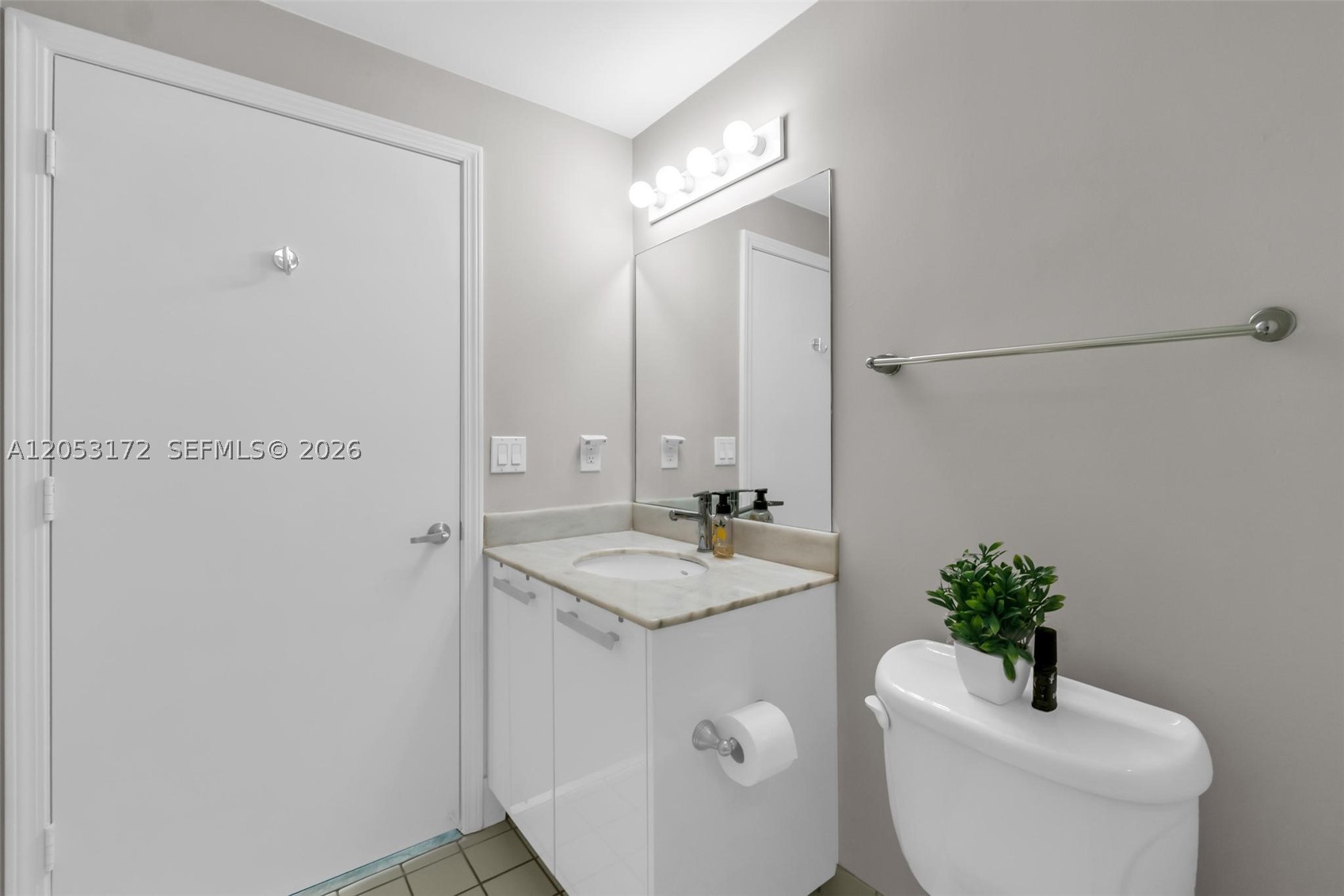 BLUE CONDO - Residential Lease