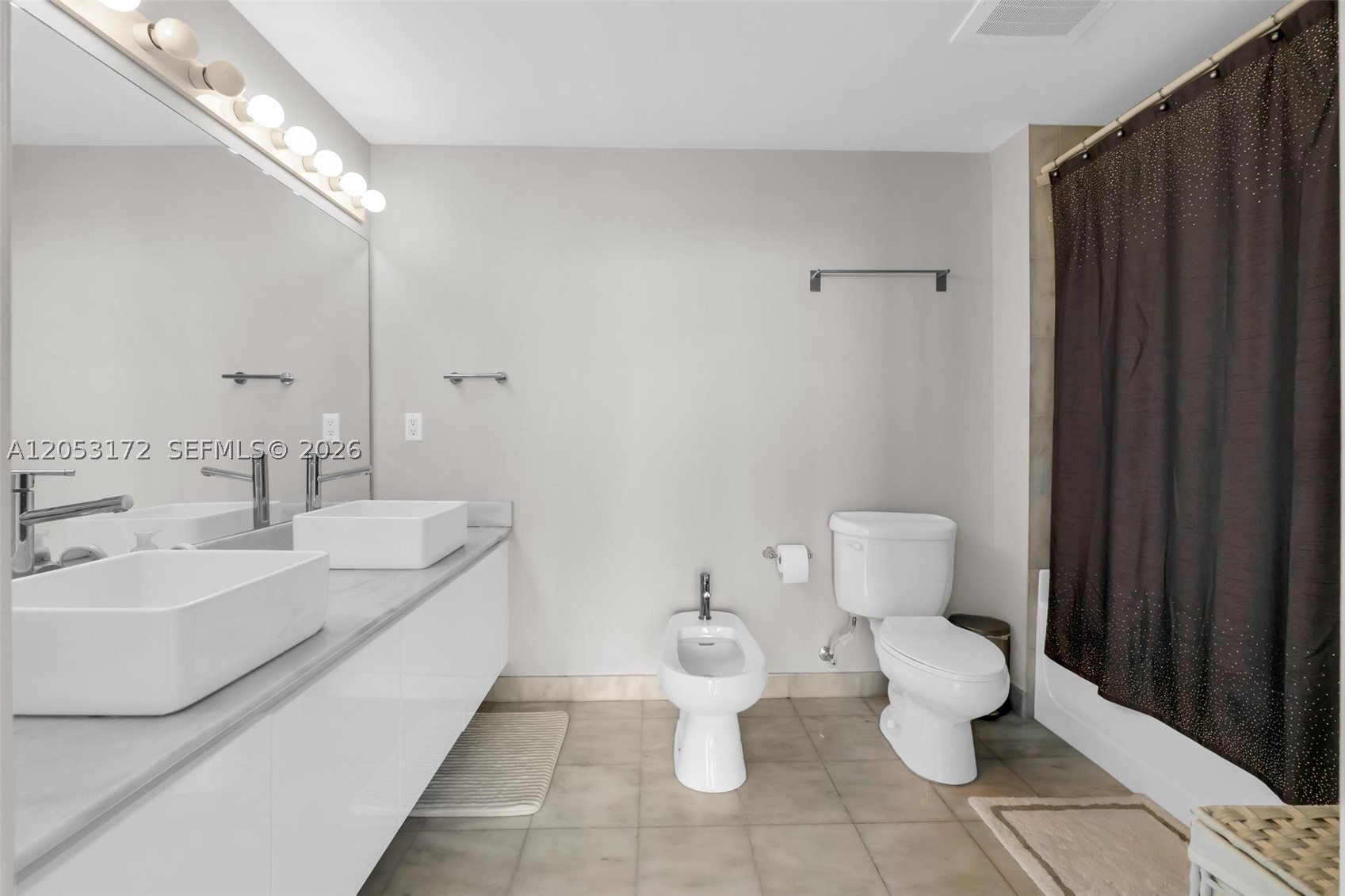 BLUE CONDO - Residential Lease