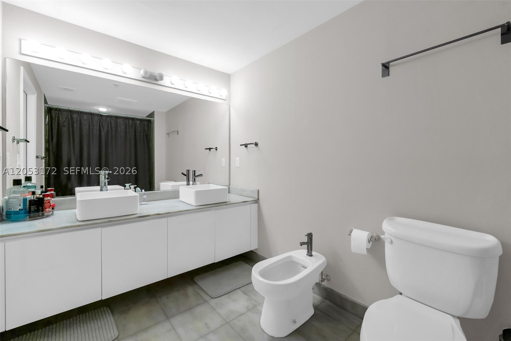 BLUE CONDO - Residential Lease
