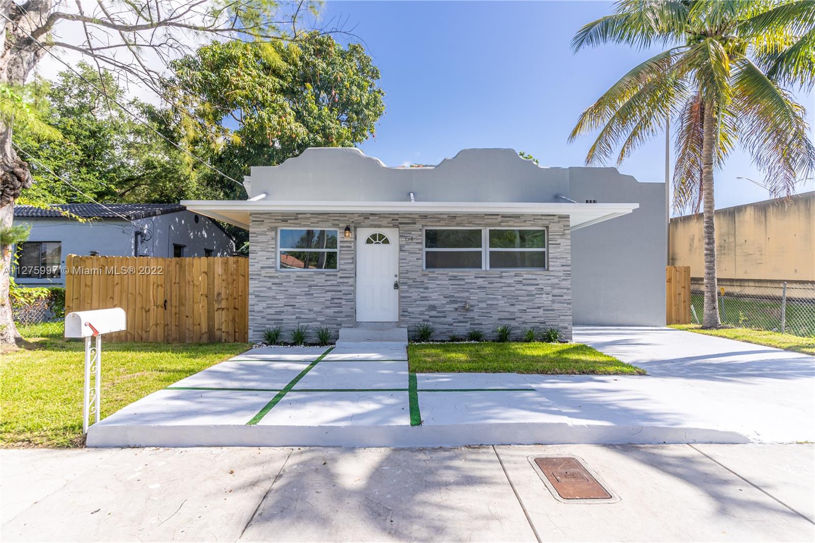 Single Family Home 3 Bedrooms 2.5 Bathrooms NO HOA. Over 7000 SQFT Lot. Brand New Stainless Steel Appliances, Fresh Interior and Exterior Paint. Easy to Access. Corner Lot/Last House on the Block. "Please Submit Showing Request"