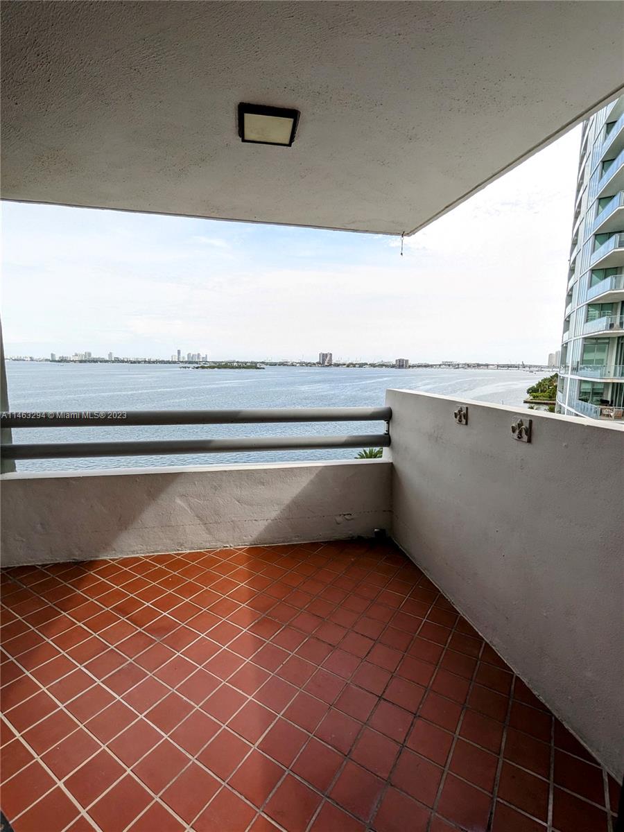 BAYVIEW TOWER CONDO - Residential Lease
