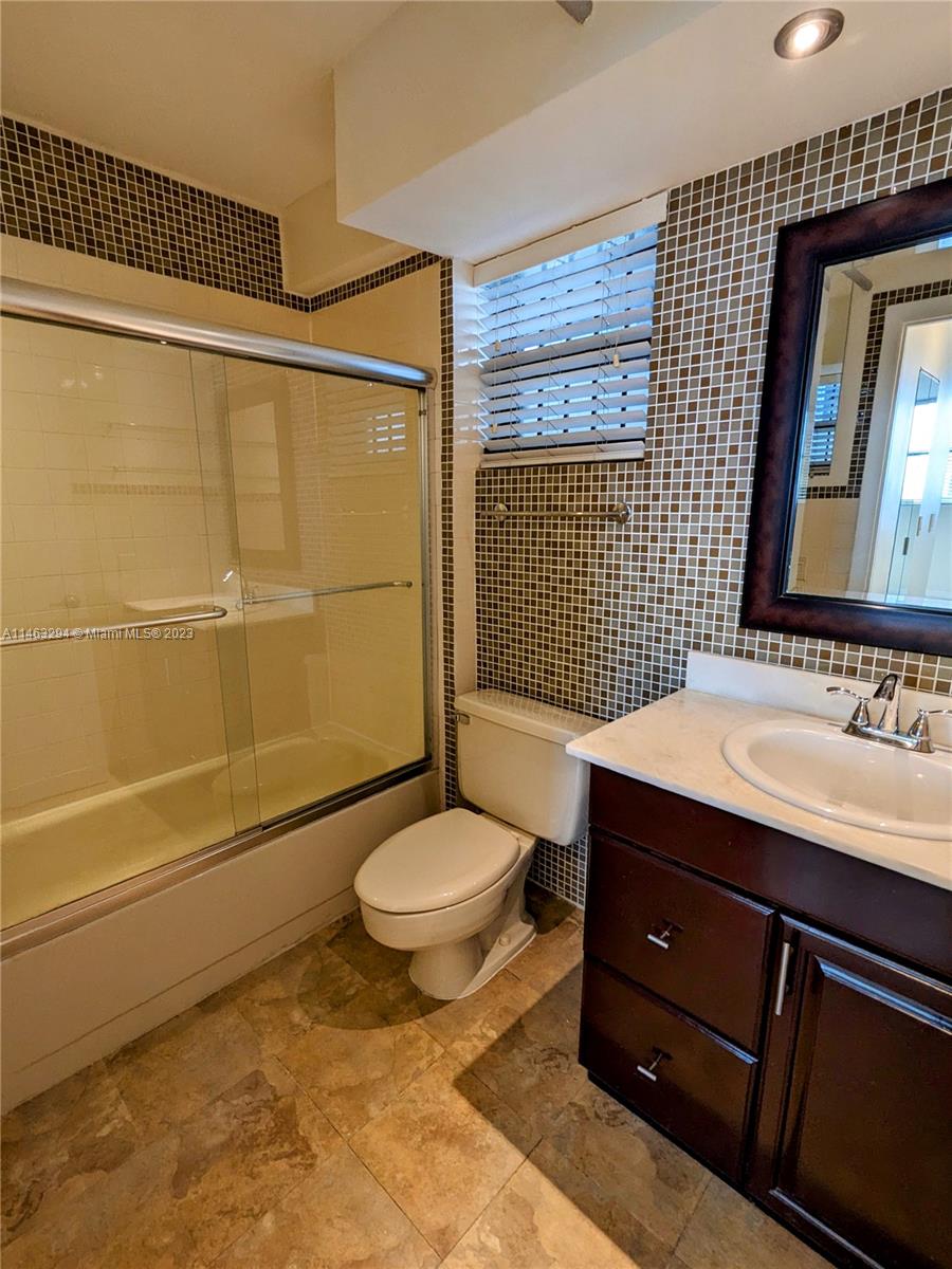 BAYVIEW TOWER CONDO - Residential Lease