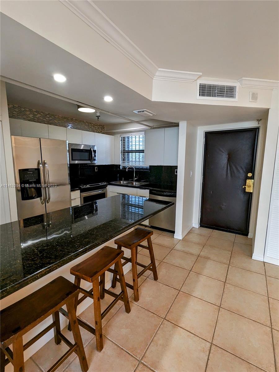 BAYVIEW TOWER CONDO - Residential Lease