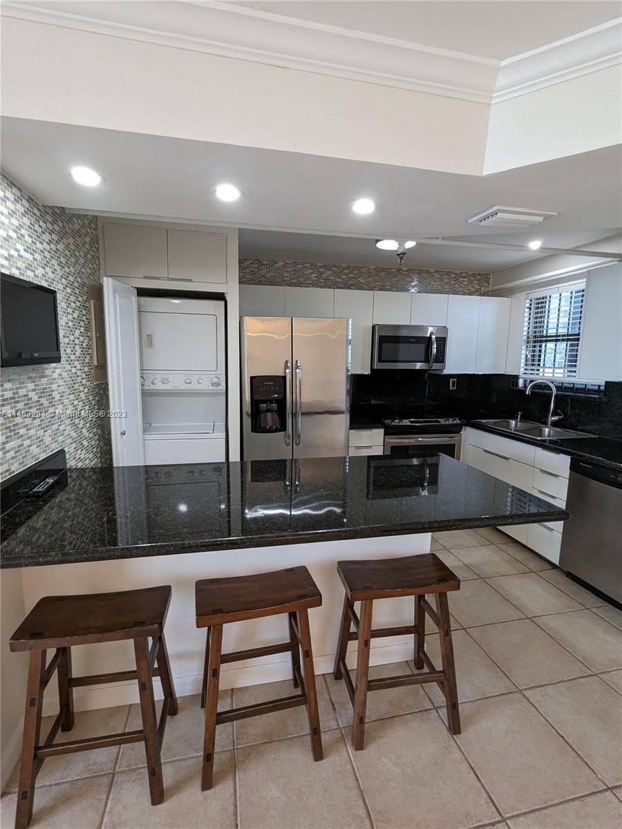 BAYVIEW TOWER CONDO - Residential Lease