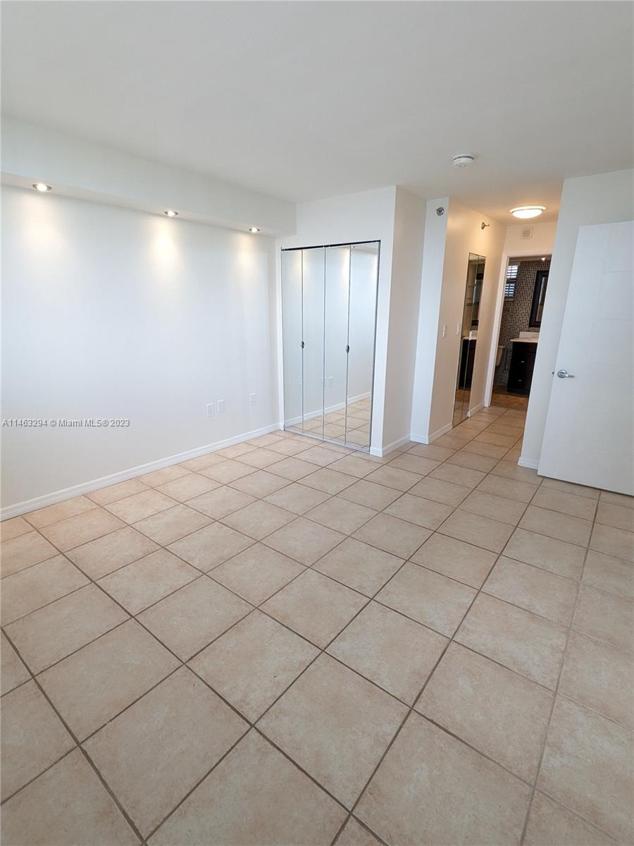 BAYVIEW TOWER CONDO - Residential Lease