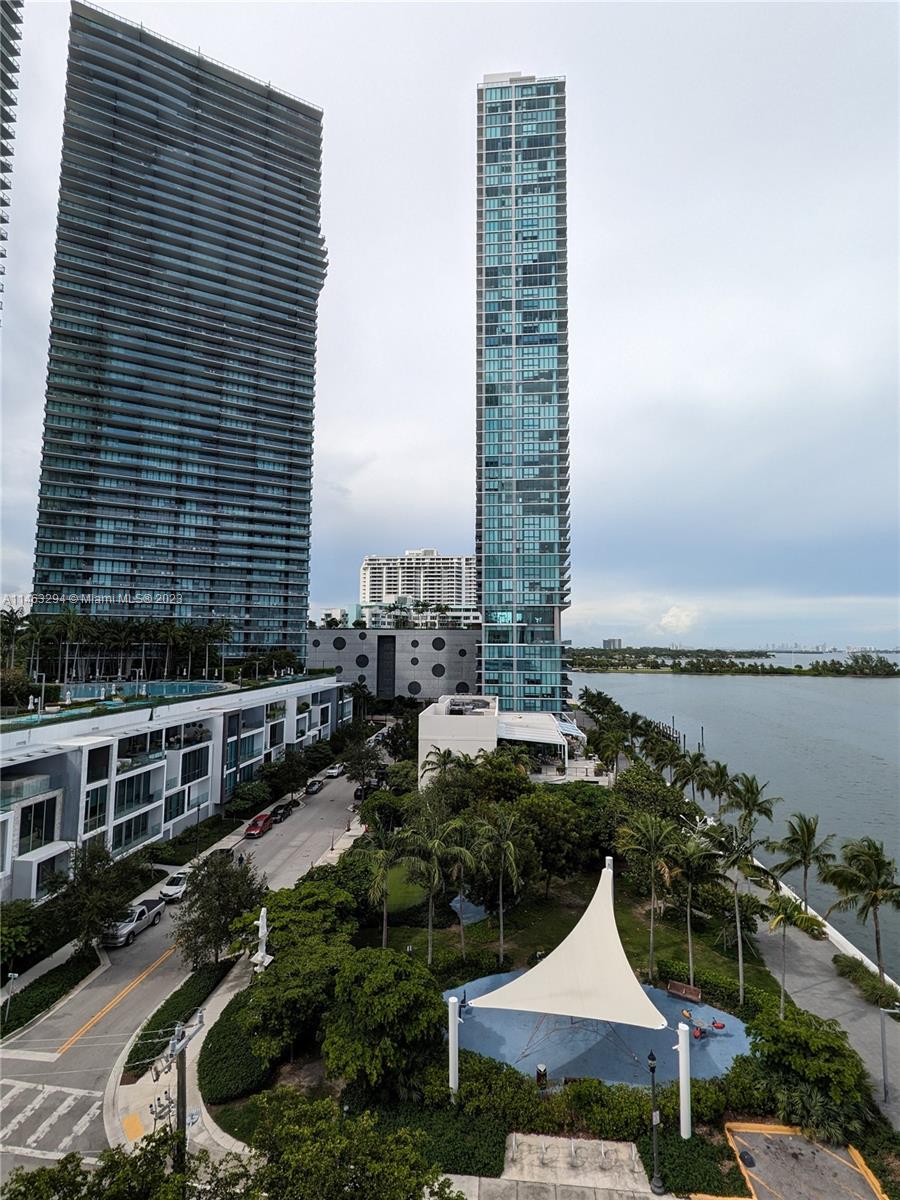 BAYVIEW TOWER CONDO - Residential Lease