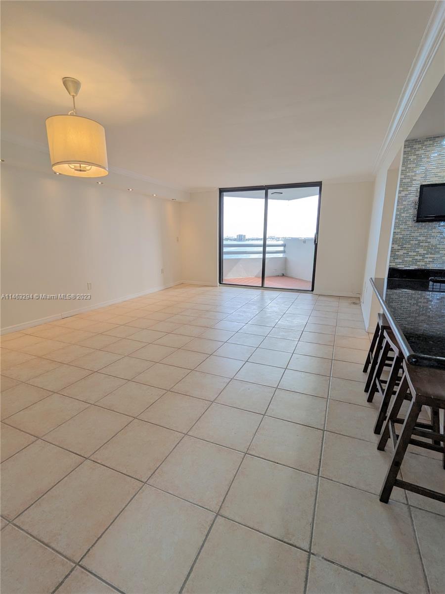 BAYVIEW TOWER CONDO - Residential Lease
