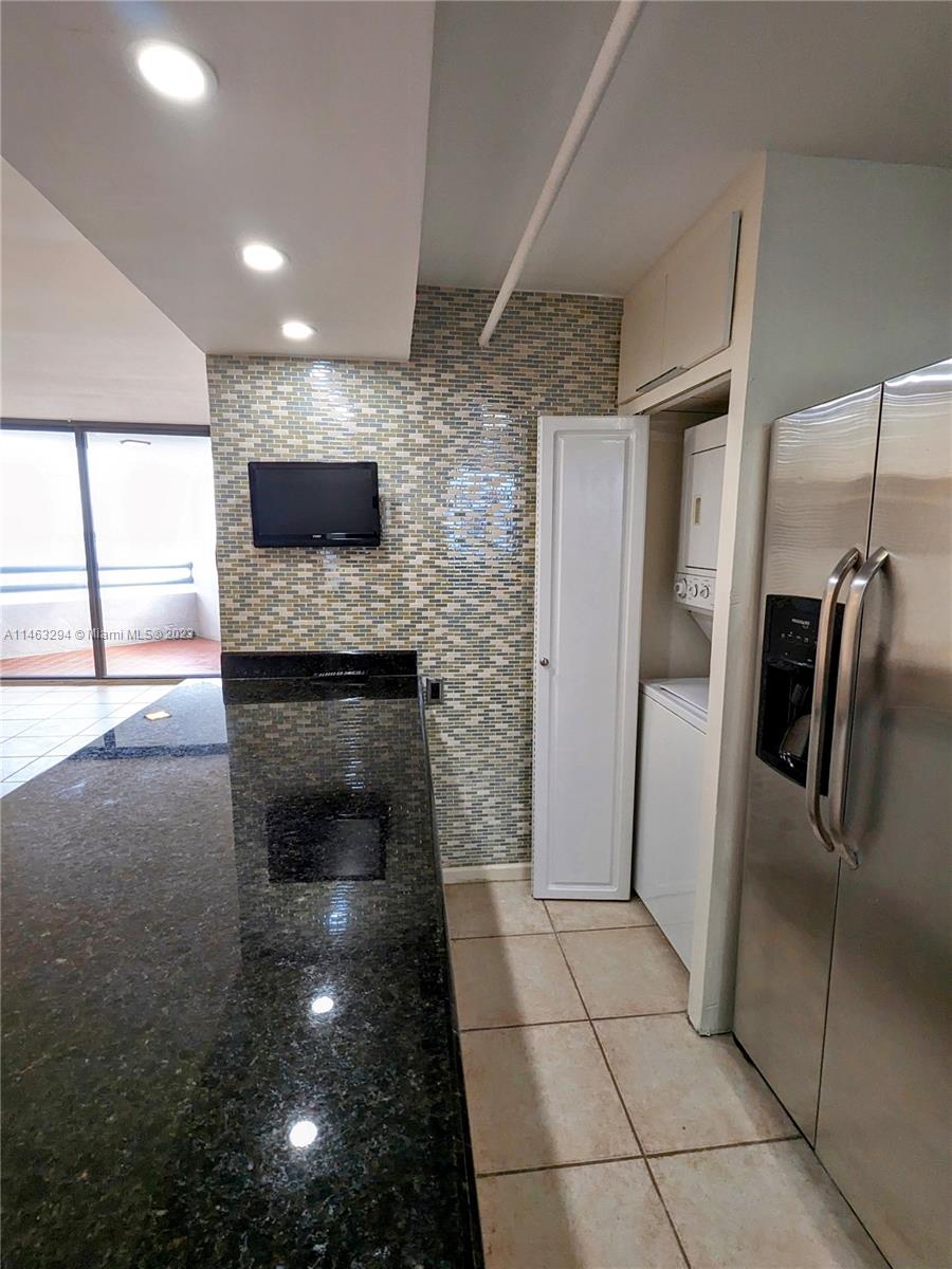 BAYVIEW TOWER CONDO - Residential Lease