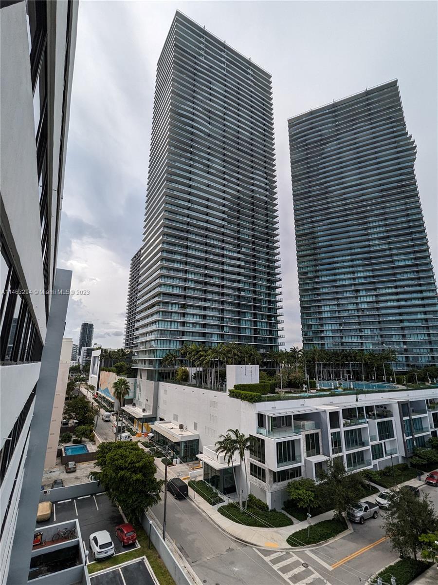 BAYVIEW TOWER CONDO - Residential Lease