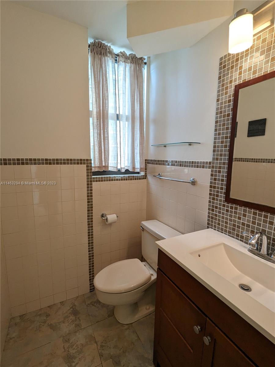 BAYVIEW TOWER CONDO - Residential Lease