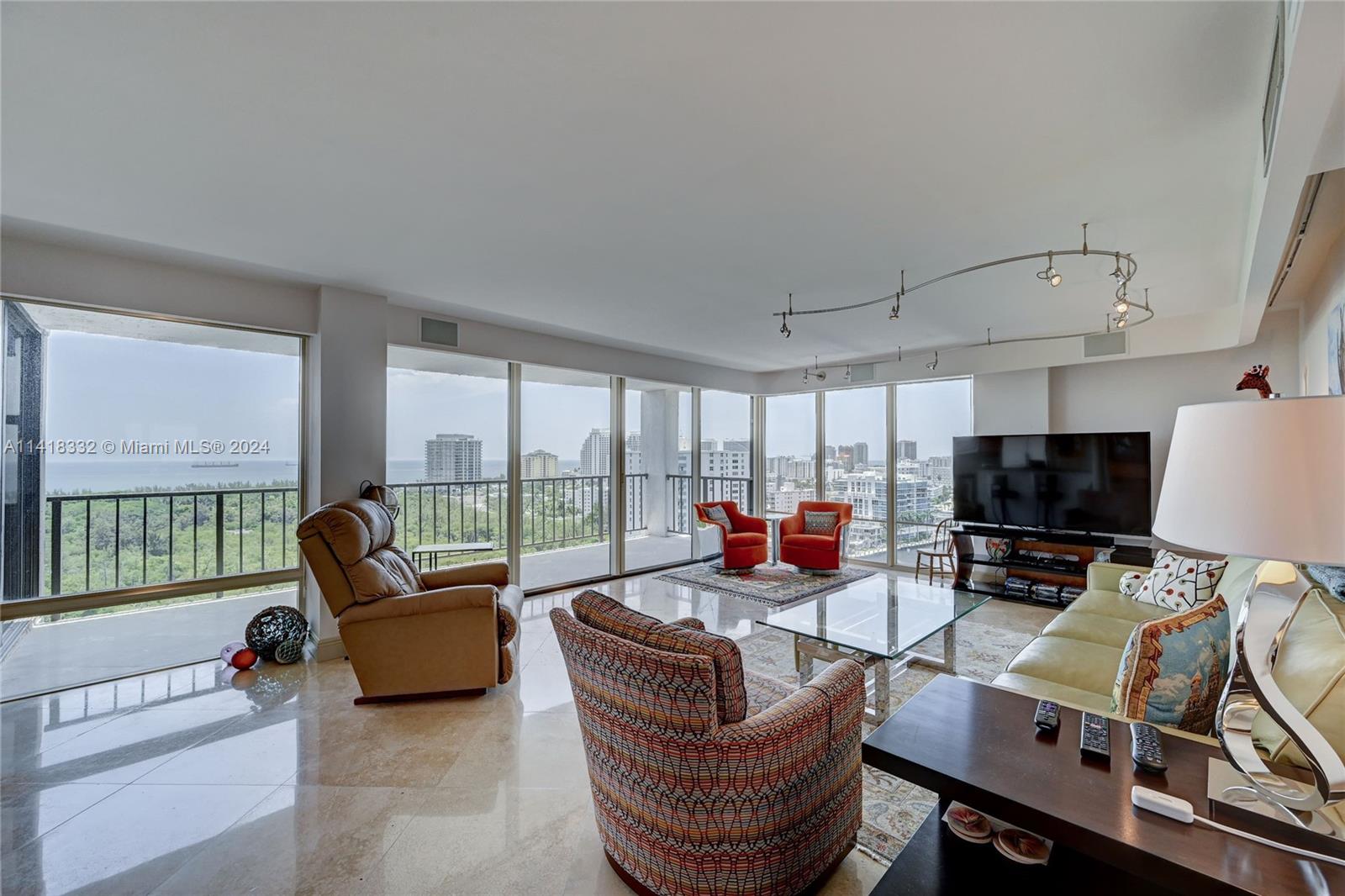 CORINTHIAN ON THE INTRACO - Residential