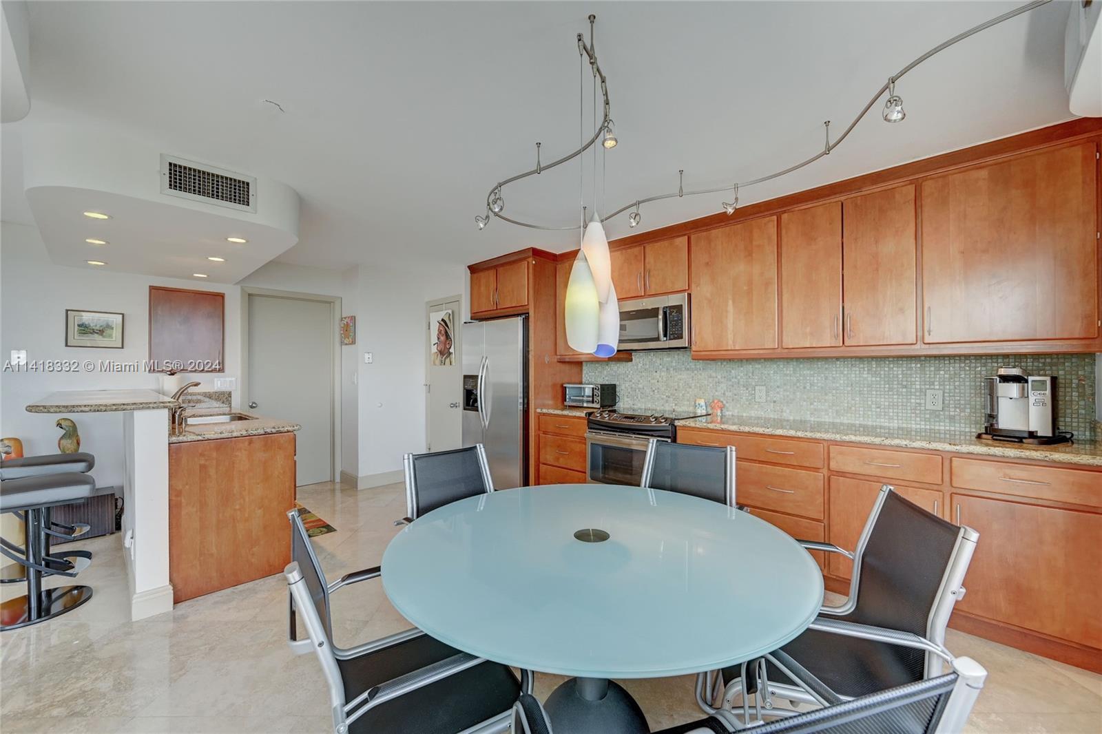 CORINTHIAN ON THE INTRACO - Residential
