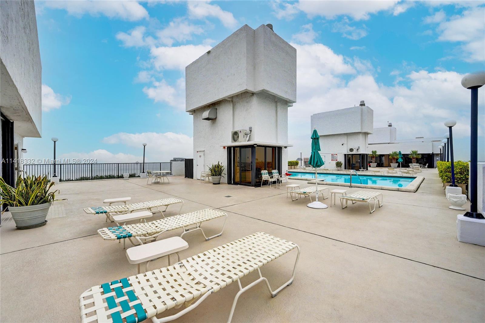 CORINTHIAN ON THE INTRACO - Residential