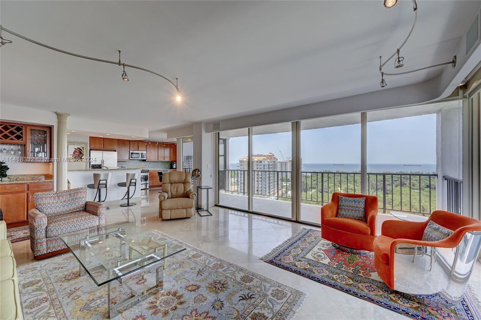 CORINTHIAN ON THE INTRACO - Residential