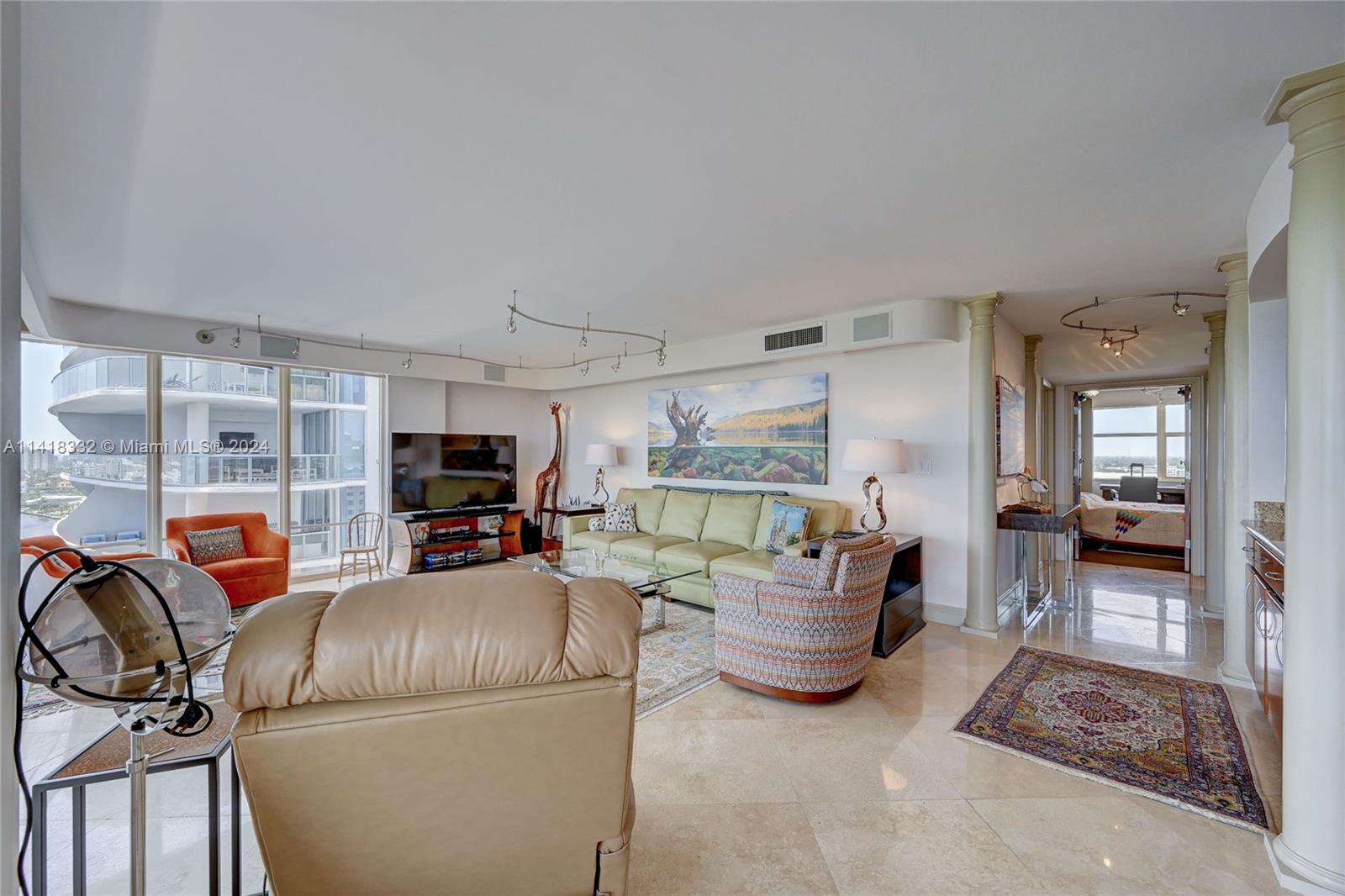 CORINTHIAN ON THE INTRACO - Residential