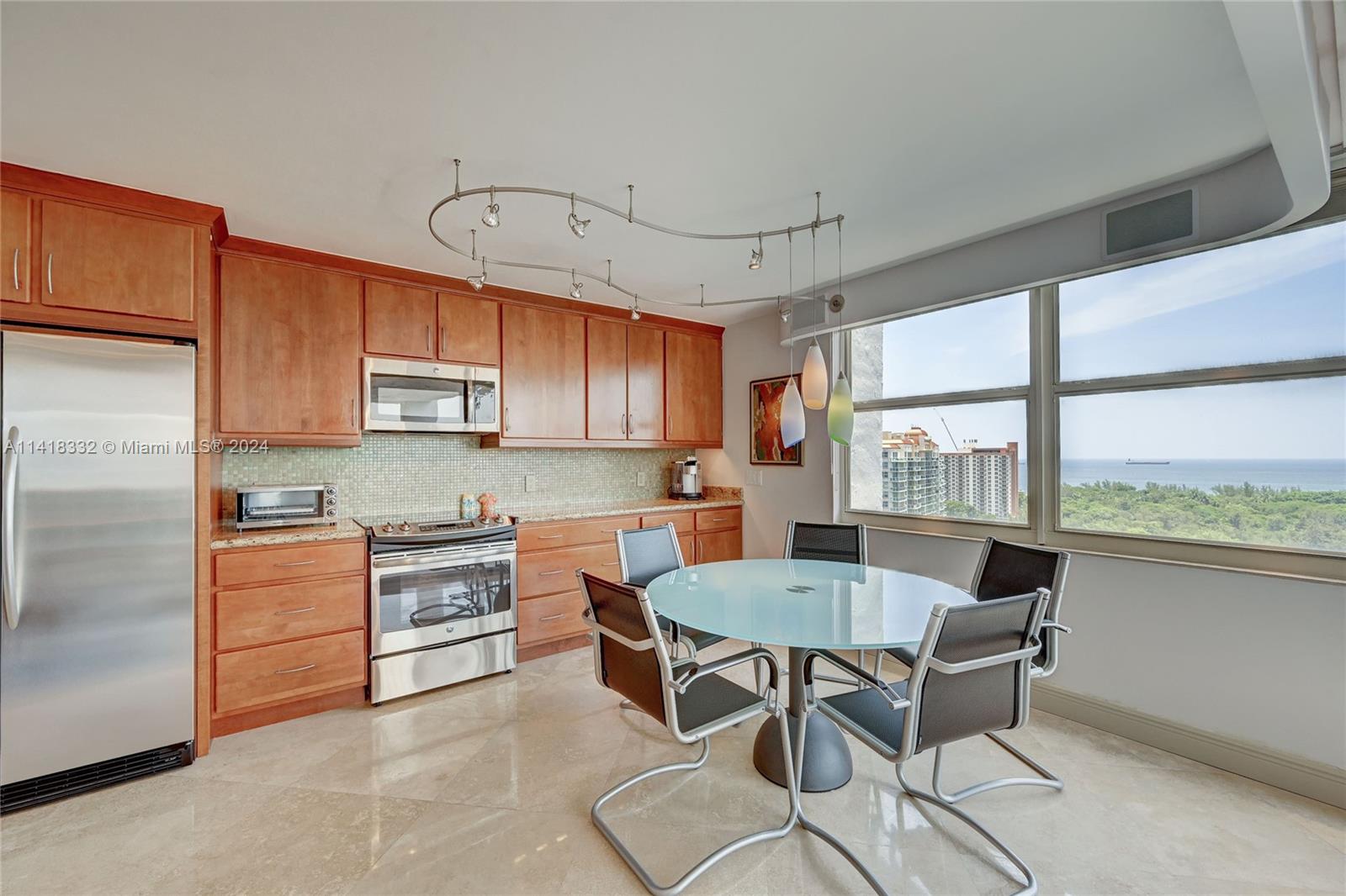 CORINTHIAN ON THE INTRACO - Residential