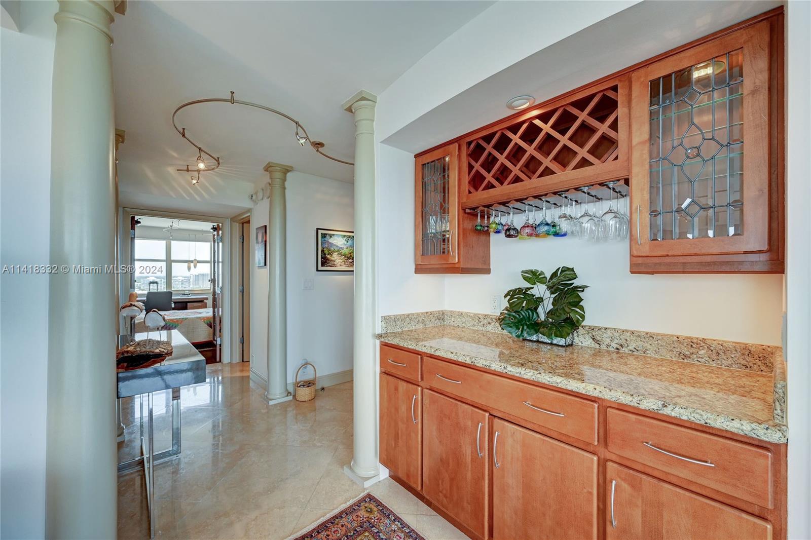 CORINTHIAN ON THE INTRACO - Residential