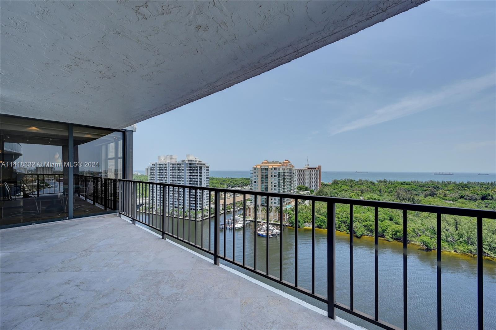 CORINTHIAN ON THE INTRACO - Residential