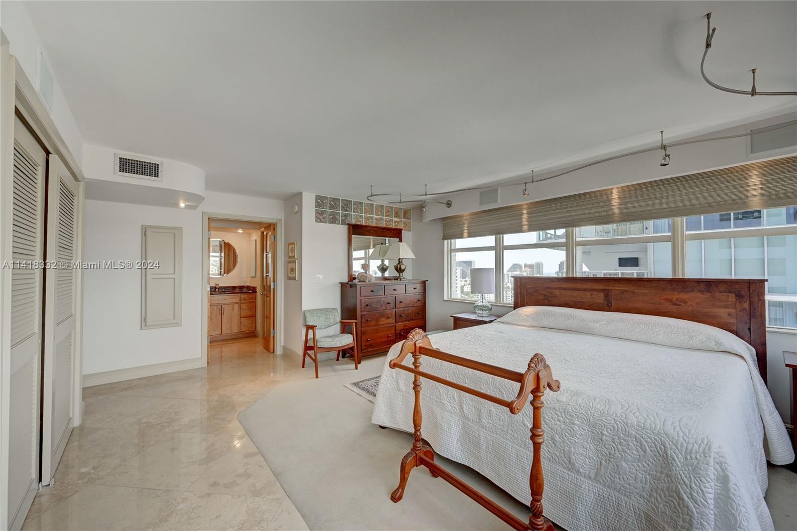 CORINTHIAN ON THE INTRACO - Residential