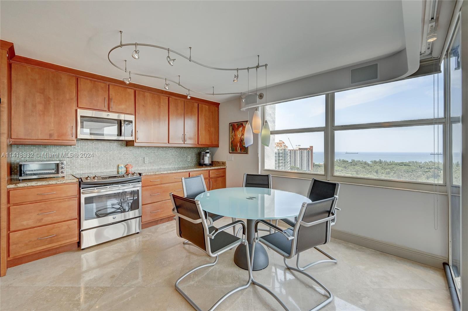 CORINTHIAN ON THE INTRACO - Residential