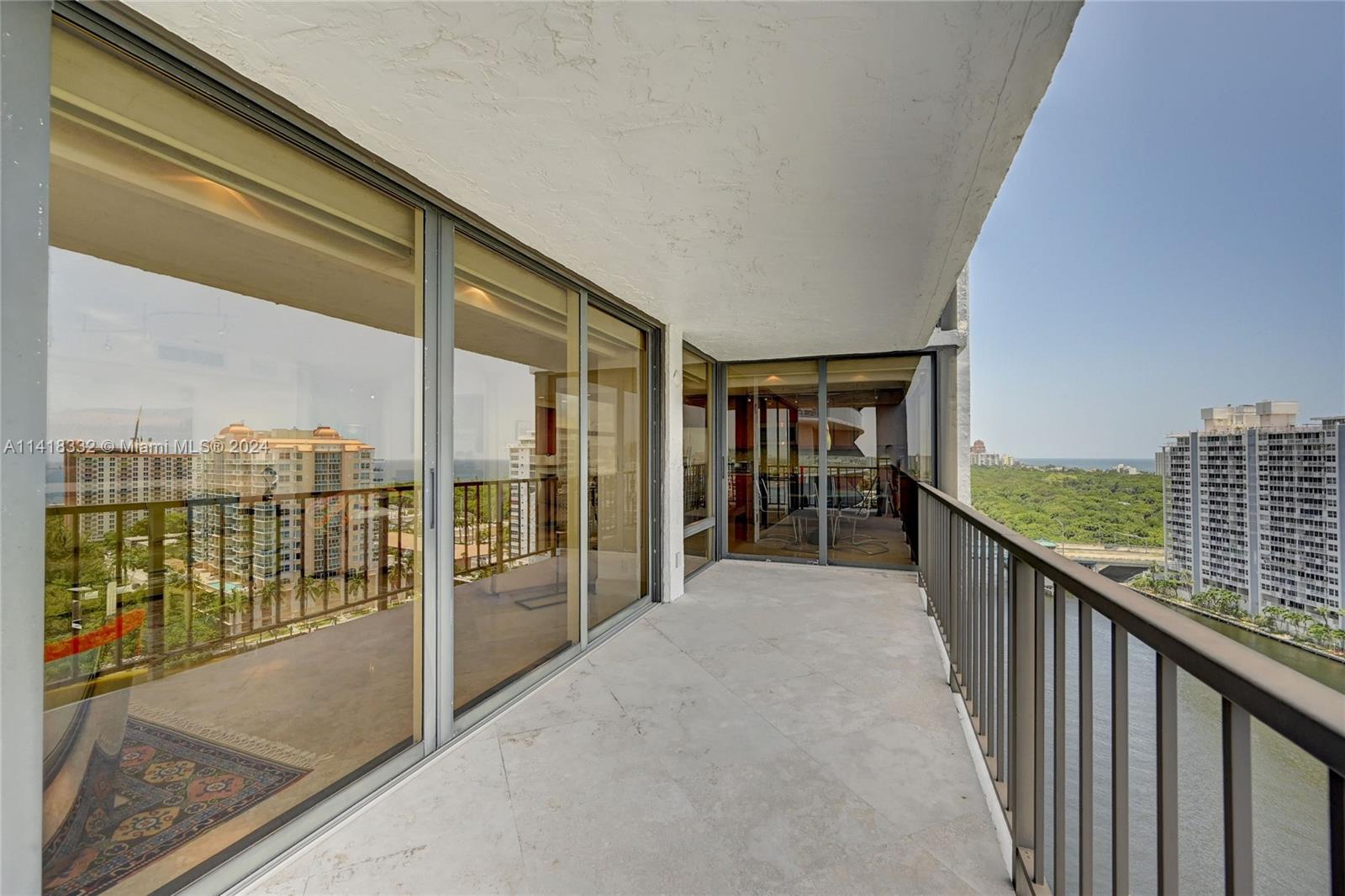 CORINTHIAN ON THE INTRACO - Residential