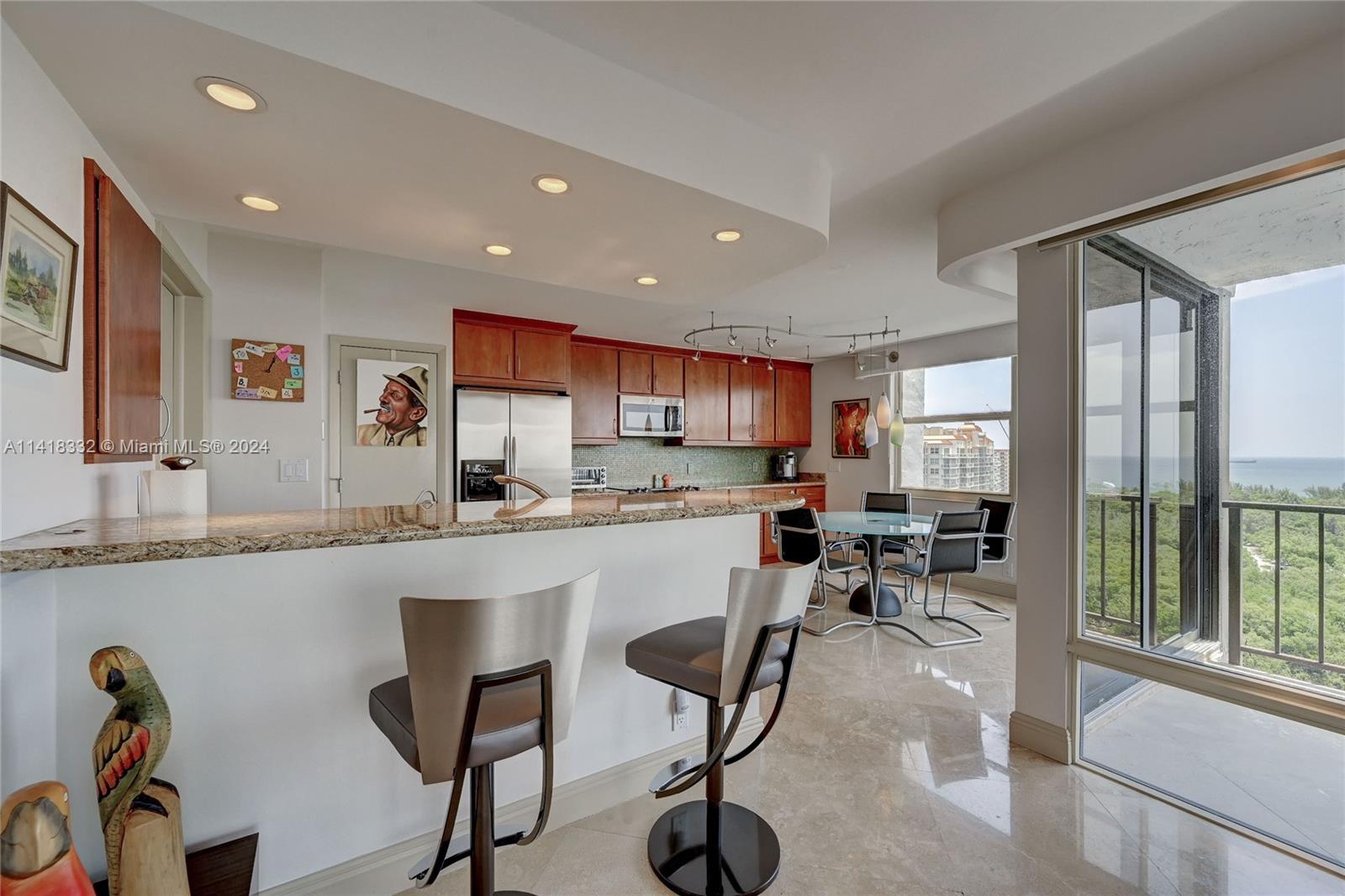 CORINTHIAN ON THE INTRACO - Residential