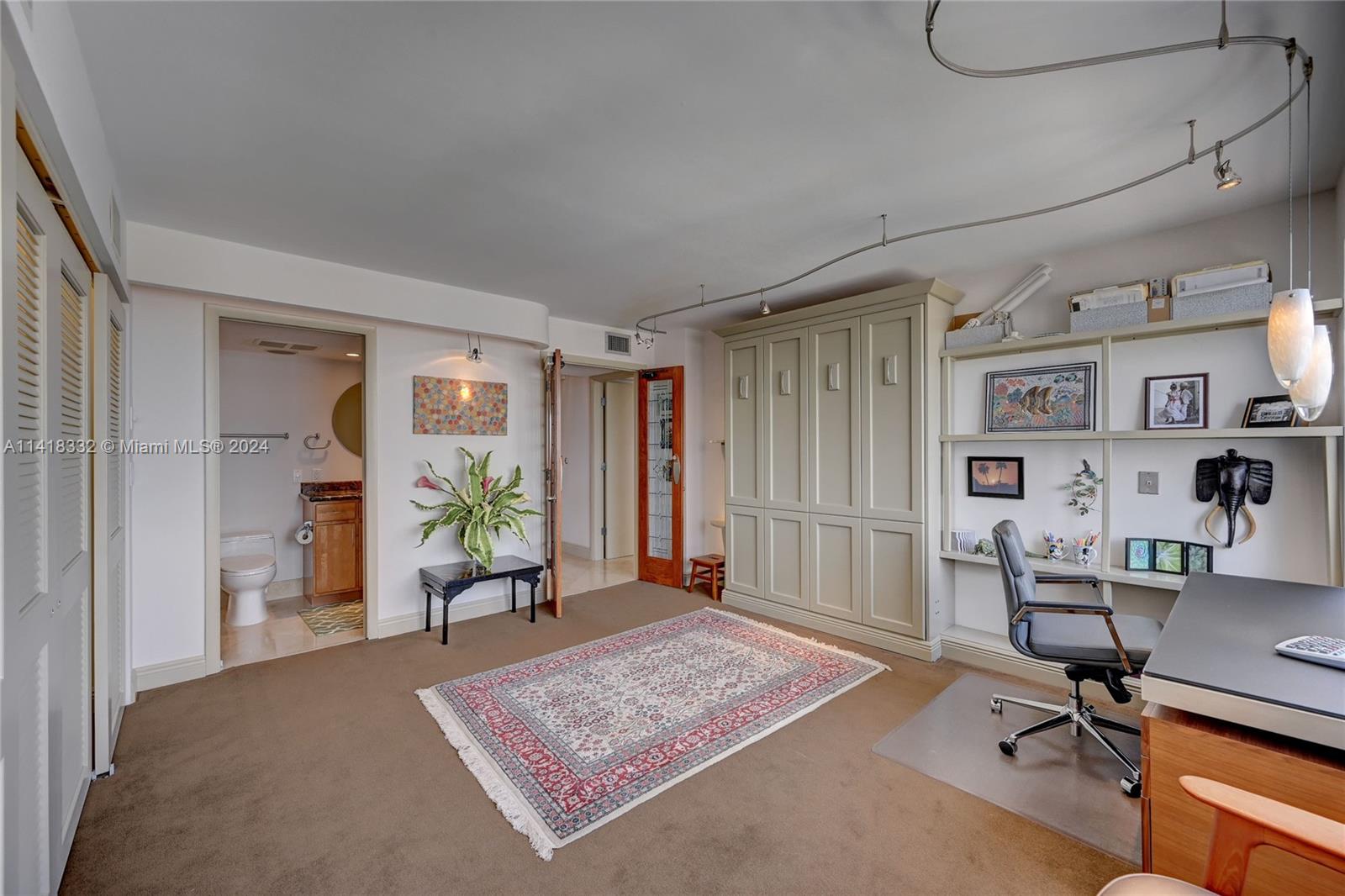 CORINTHIAN ON THE INTRACO - Residential