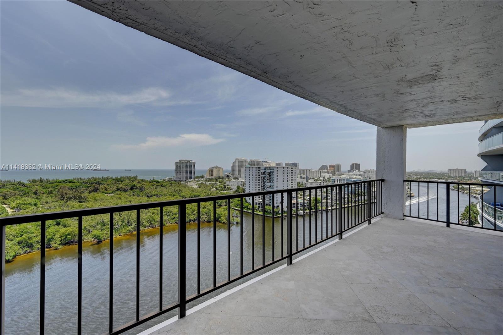 CORINTHIAN ON THE INTRACO - Residential
