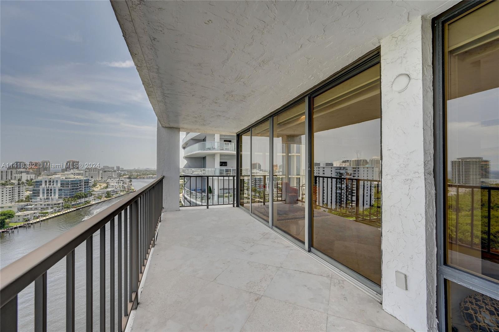 CORINTHIAN ON THE INTRACO - Residential