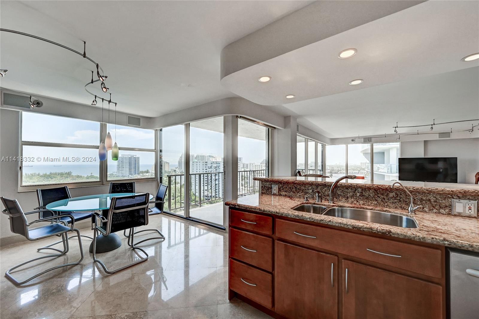 CORINTHIAN ON THE INTRACO - Residential