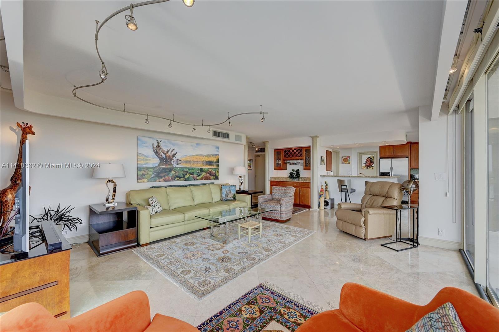 CORINTHIAN ON THE INTRACO - Residential