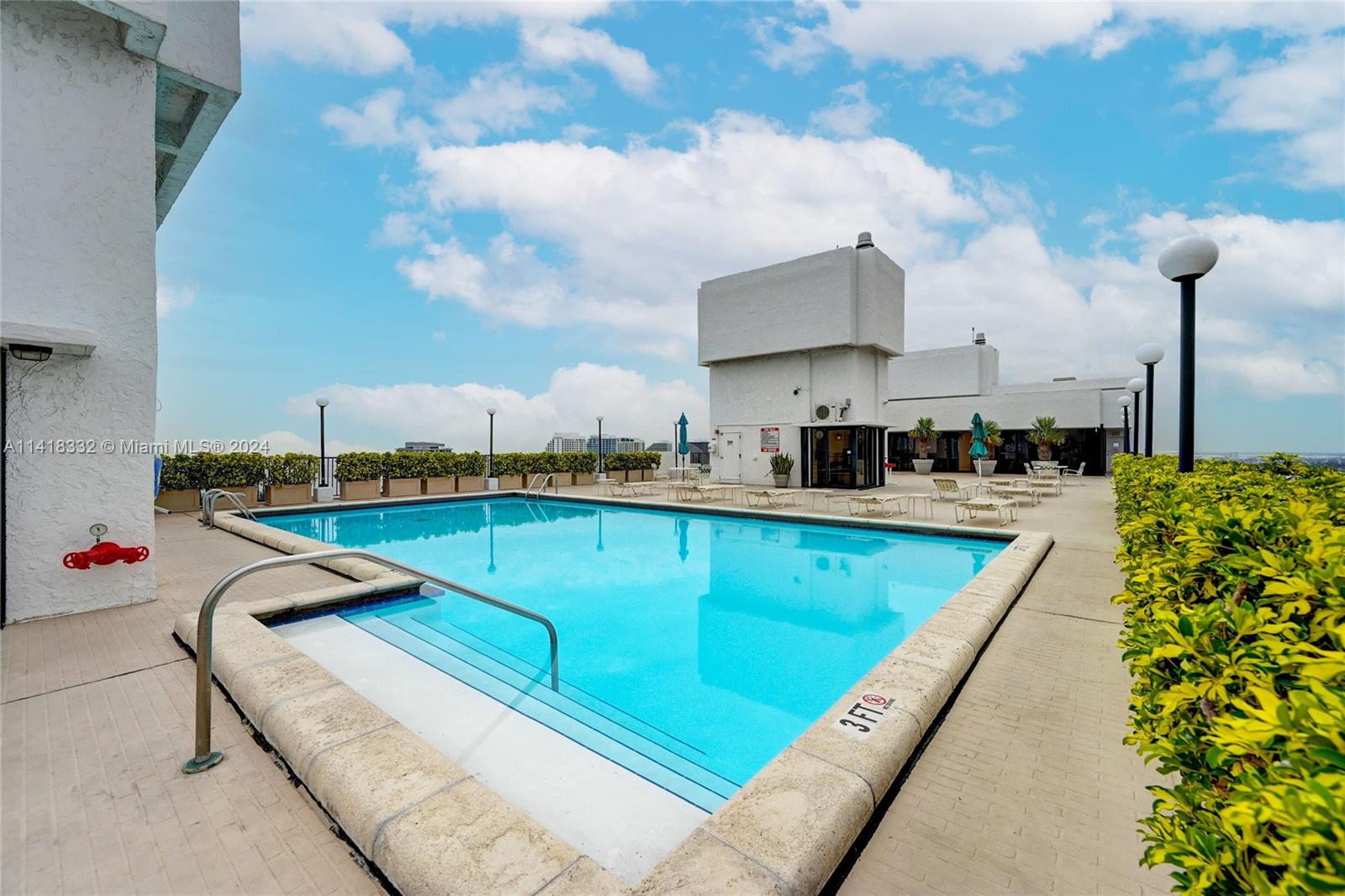 CORINTHIAN ON THE INTRACO - Residential