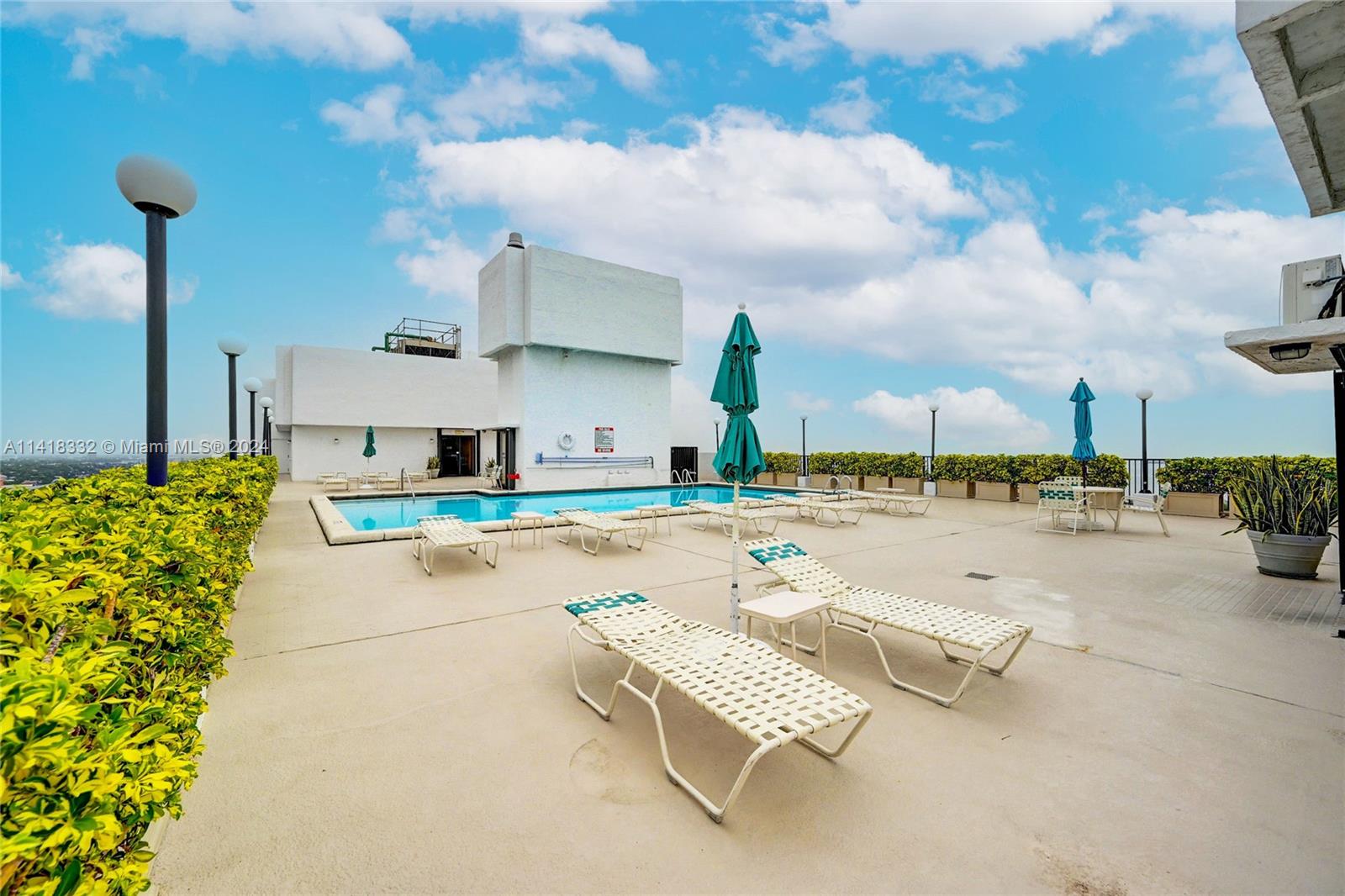 CORINTHIAN ON THE INTRACO - Residential