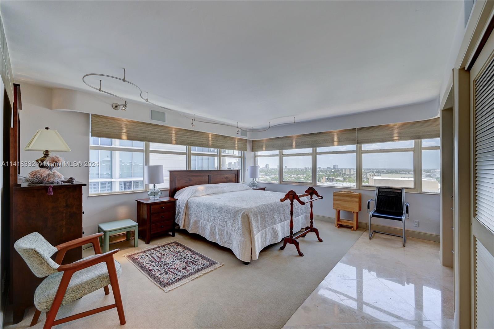 CORINTHIAN ON THE INTRACO - Residential