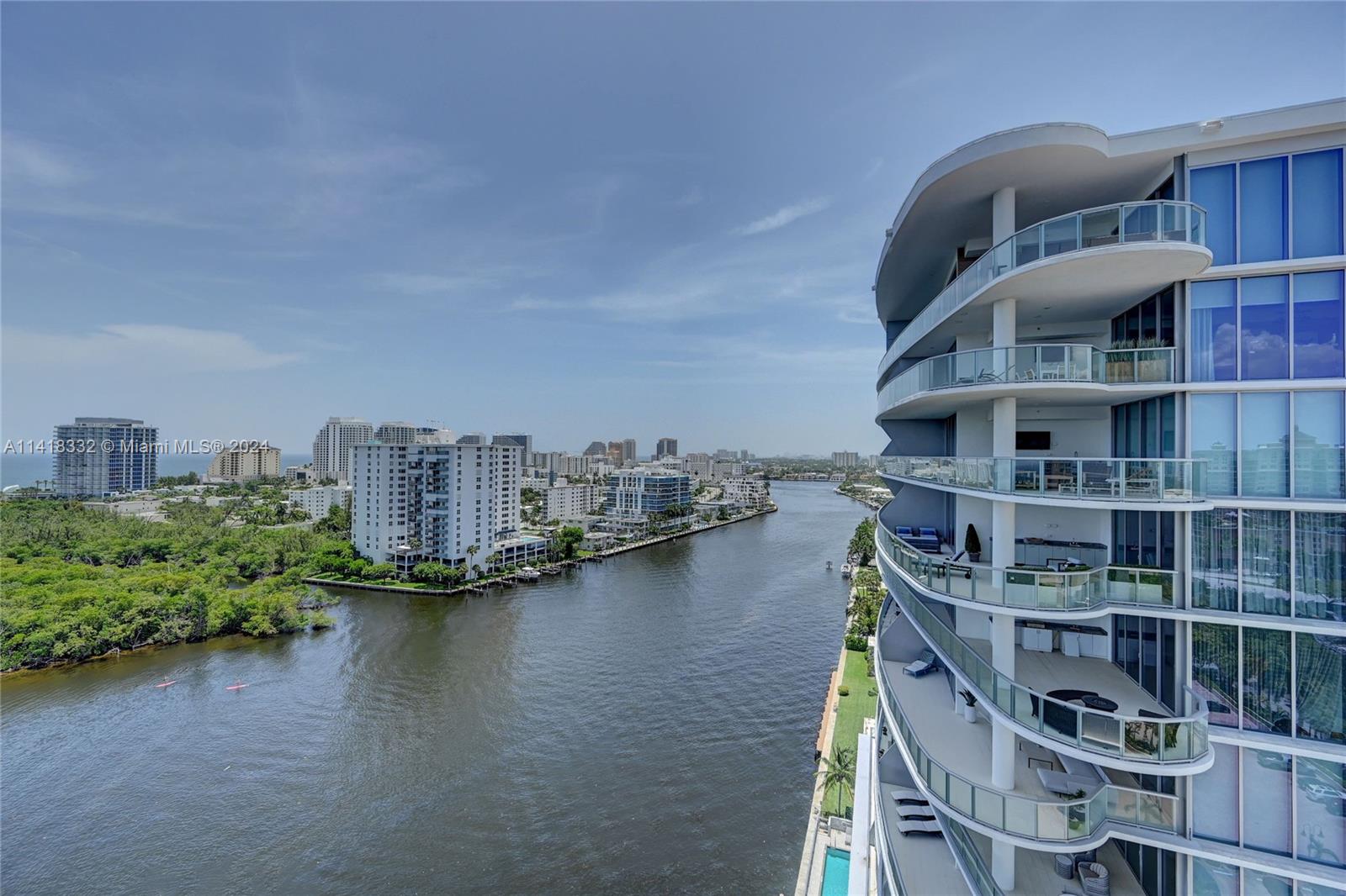 CORINTHIAN ON THE INTRACO - Residential