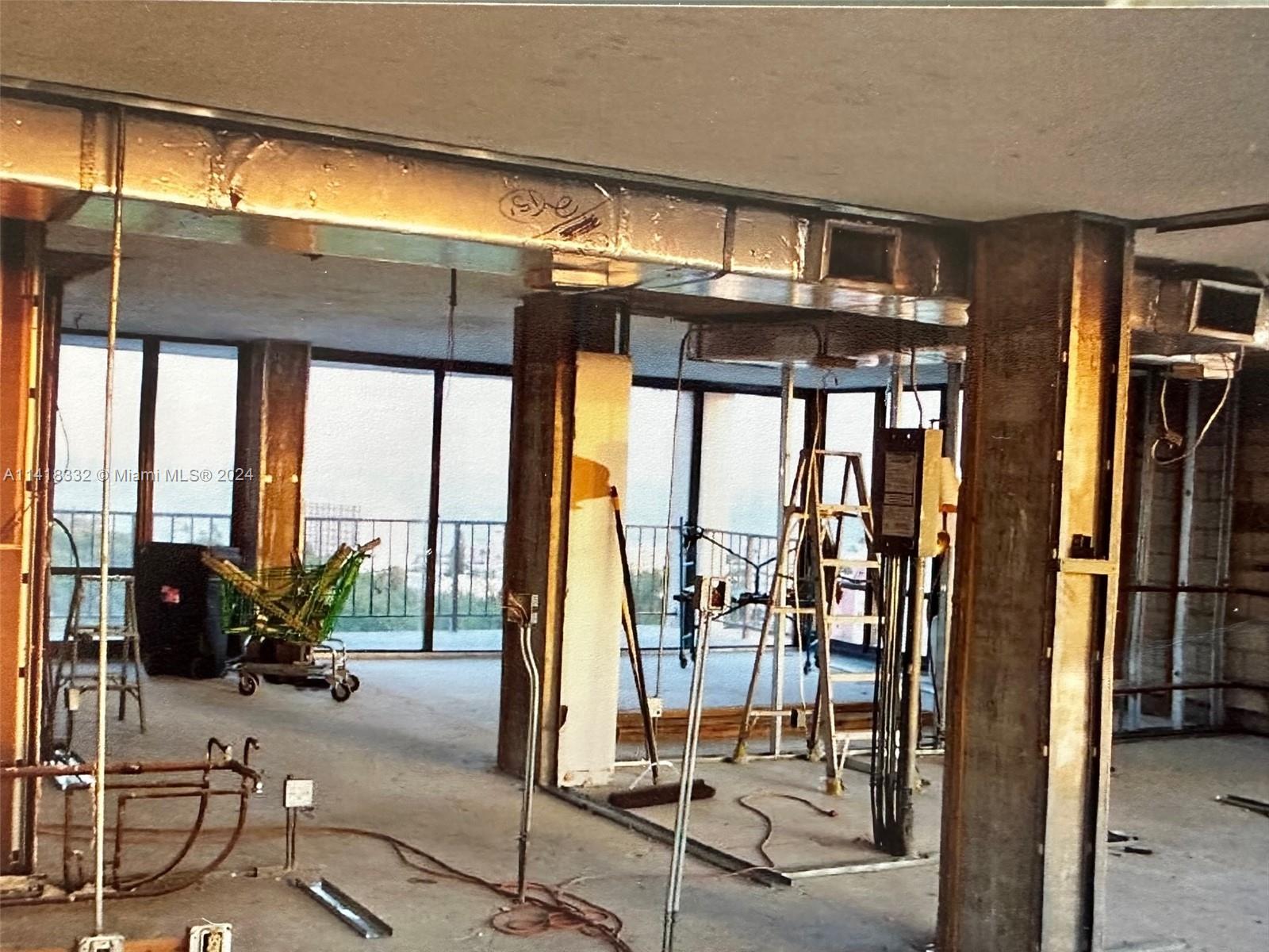CORINTHIAN ON THE INTRACO - Residential