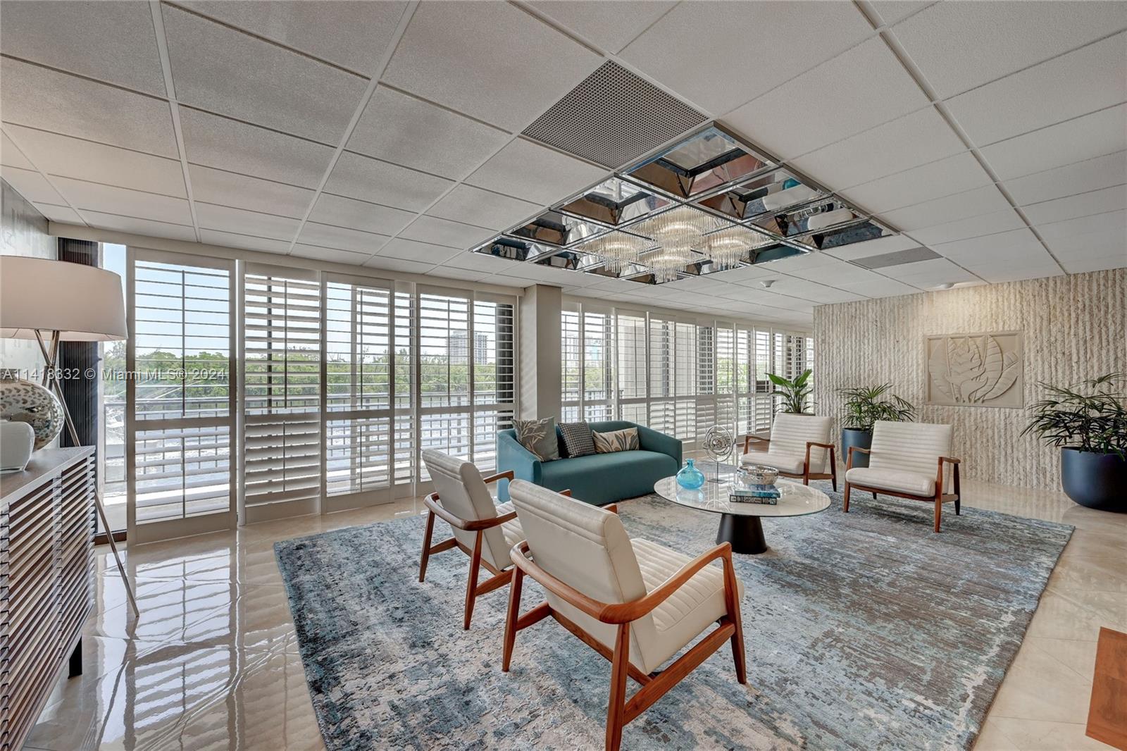 CORINTHIAN ON THE INTRACO - Residential