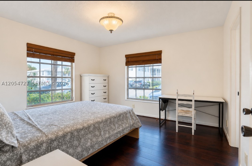 IMPERIAL POINT COLONNADES - Residential