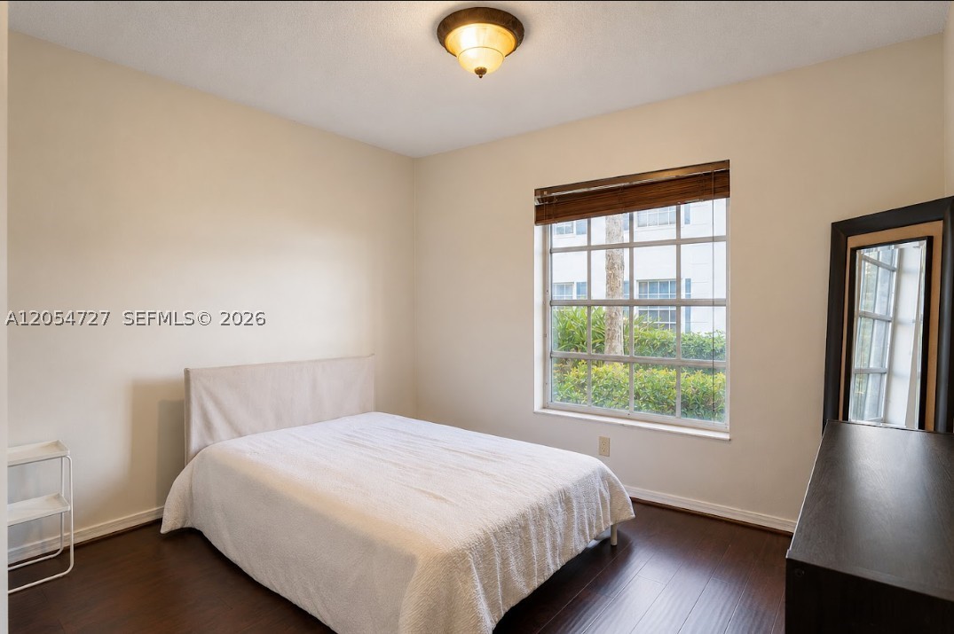 IMPERIAL POINT COLONNADES - Residential