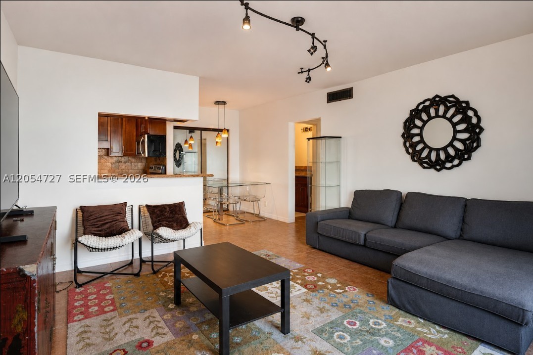 IMPERIAL POINT COLONNADES - Residential